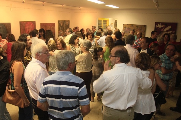Laboratório das Artes recebe convidados para o coquetel de lançamento do livro No Macio da Paina. Evento foi parte da comemoração dos 30 anos do centro cultural